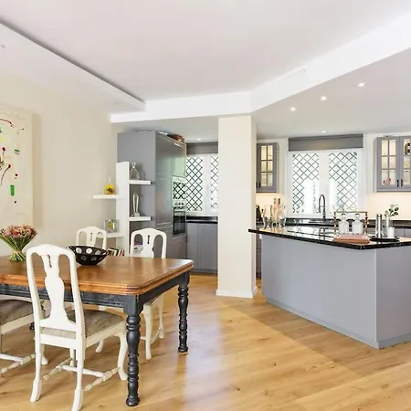 Villa Townhouse Intill Los Naranjos Gk